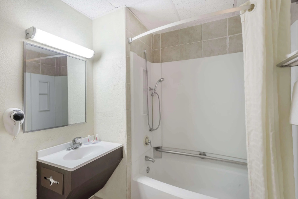 Super 8 by Wyndham Danbury
