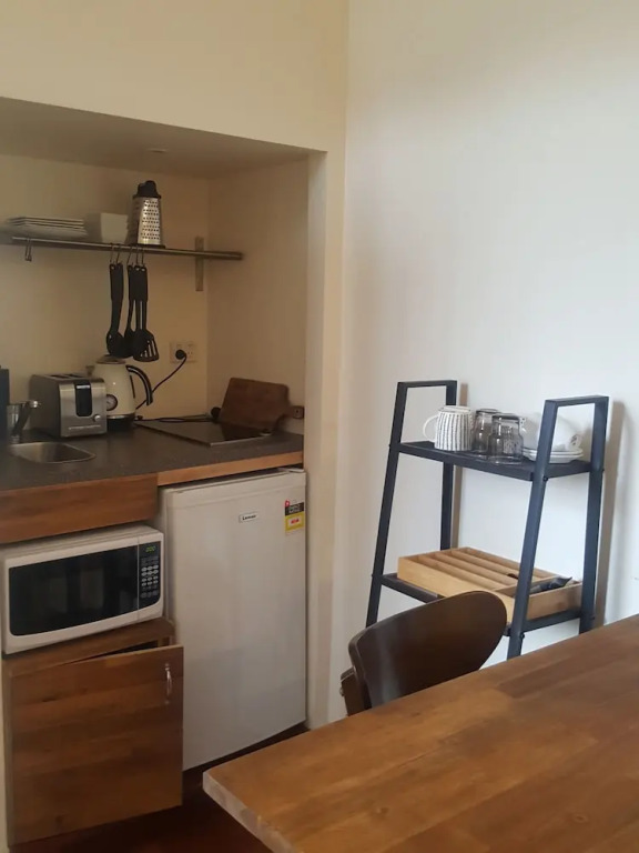 BUDGET Bourke st Apartment