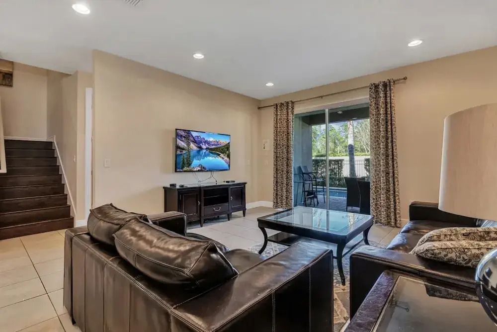 491-8-ld-private Pool With Game and Movie
