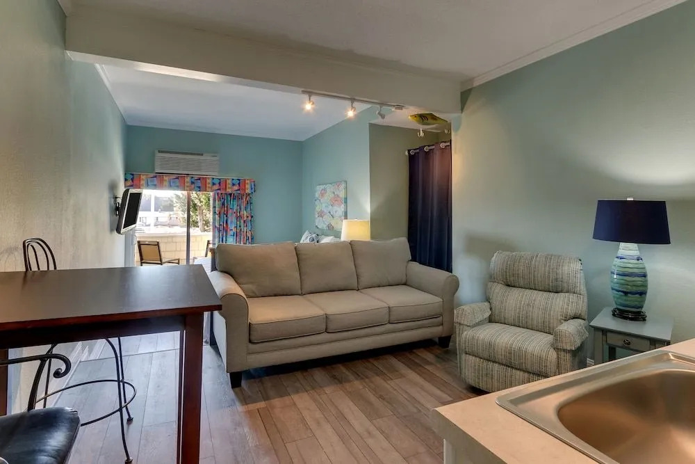 Palm Suites Trademark Collection by Wyndham