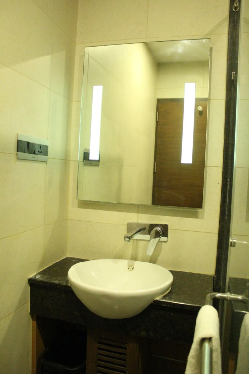 Hotel Nk Grand Park Airport Hotel