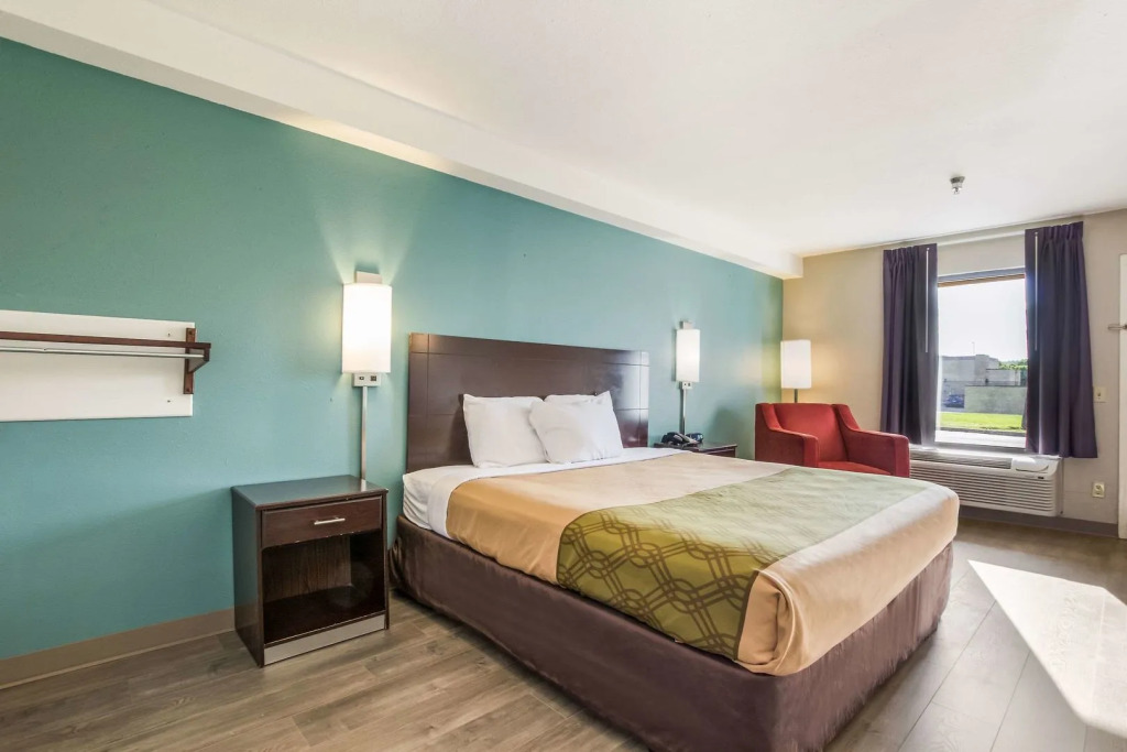 Econo Lodge Inn & Suites Brooks - Louisville South