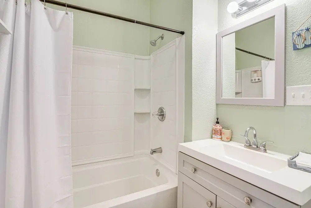1/2 Mi to Seawall! Family Home w/ Furnished Patio