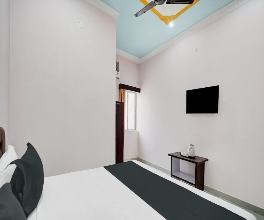 OYO 828246 Hotel Shahi Mahal