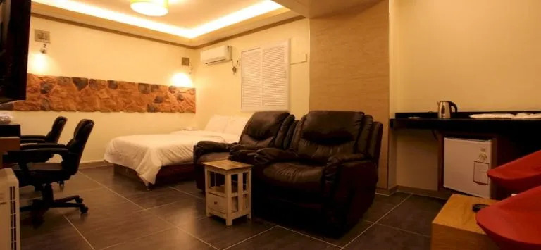 S Petite Hotel