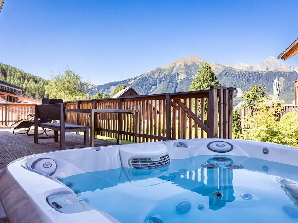 Amazing Chalet With Outdoor Whirlpool