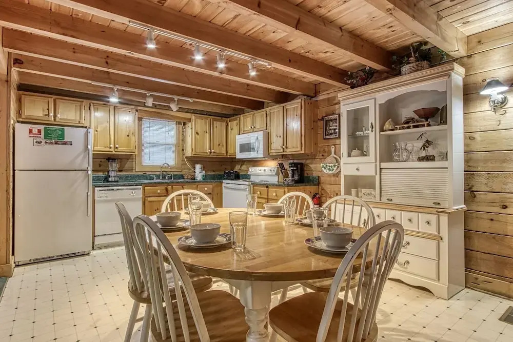 ER2 - Heavenly View Great location! - Close to town! cabin
