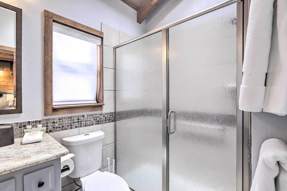 Chic Truckee Cabin Close to Golf Course & Hiking