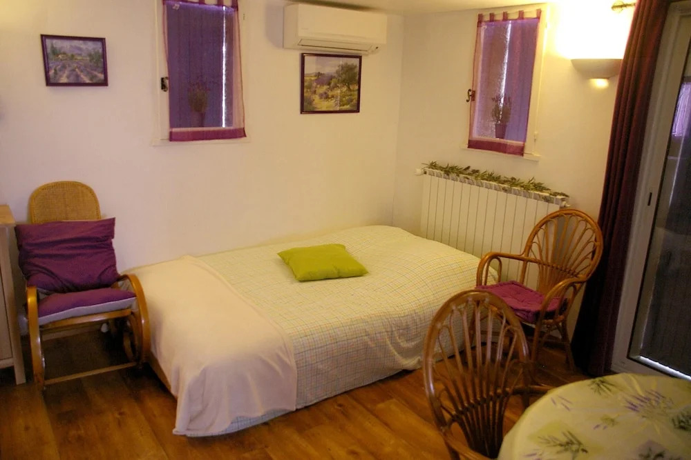 Apartment With one Bedroom in Gargas, With Pool Access, Enclosed Garde