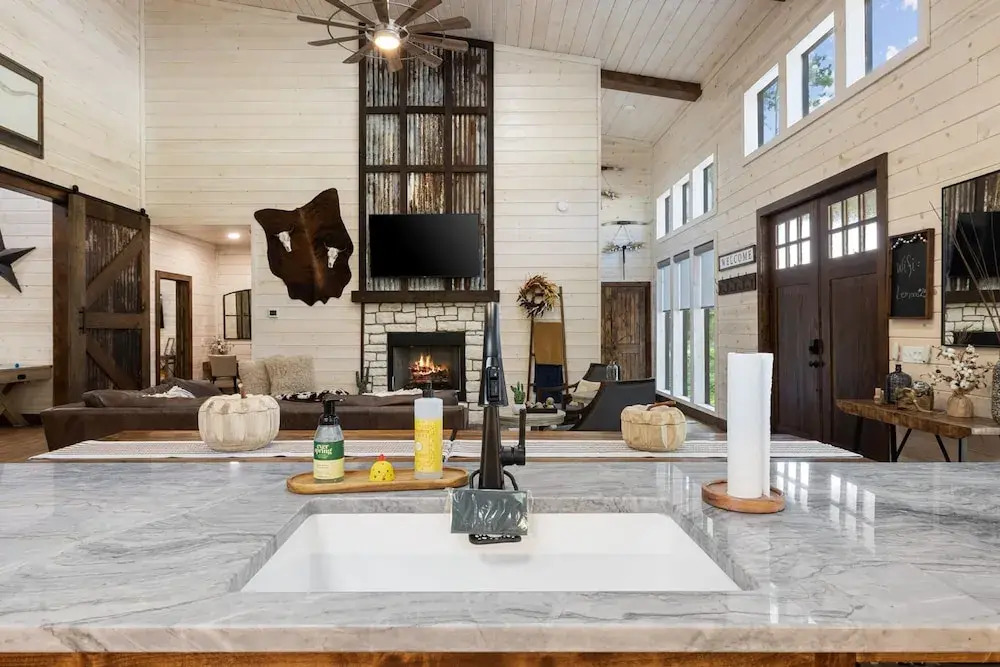 Chic Rustic Cabin Woodsy Retreat in Eagle Mt
