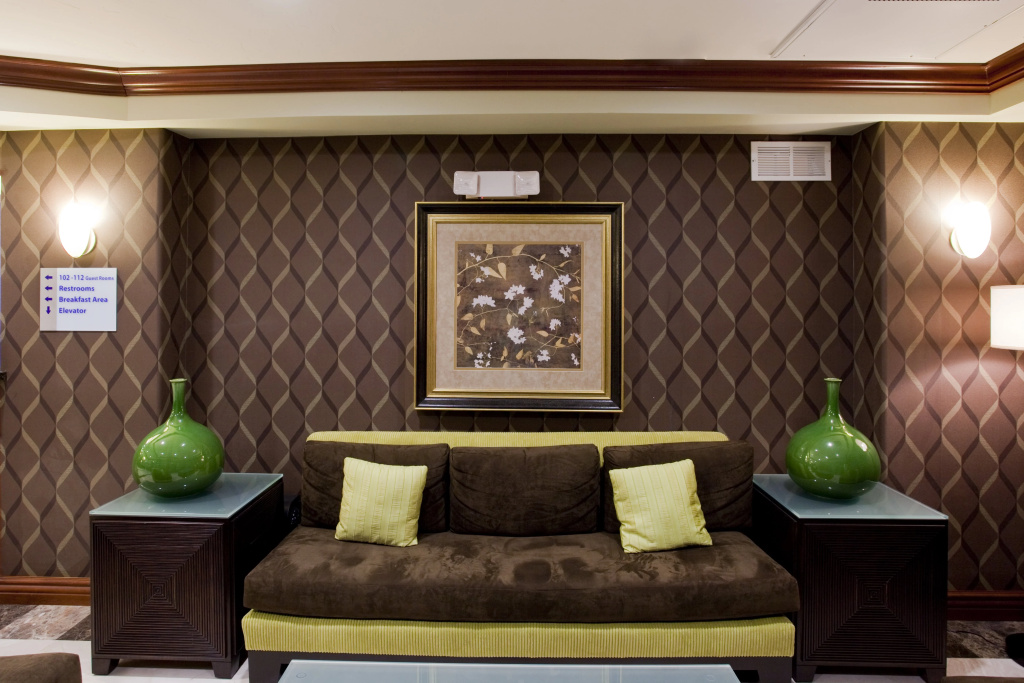 Holiday Inn Express & Suites Woodland Hills by IHG