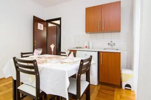 Guest House Anina Kuća