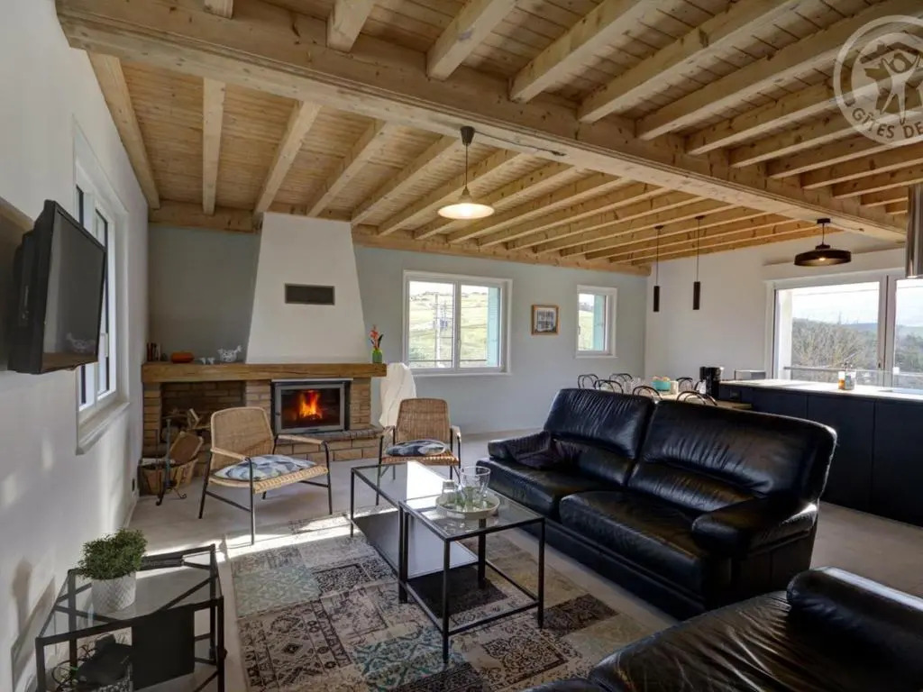 Maison lumineuse avec jardin clos et cheminée, idéale pour familles et amis - FR-1-496-195