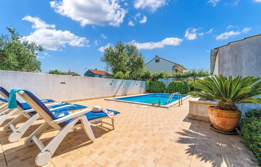 Beautiful Home in Stinjan With Wifi and 4 Bedrooms