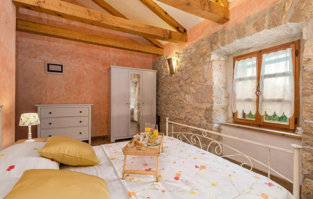 Gorgeous Home In Kras
