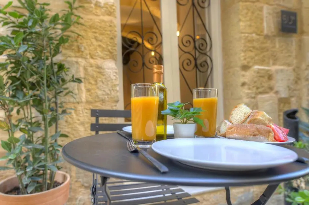 Cute and modern duplex apartment in ideal location RCAS1-1