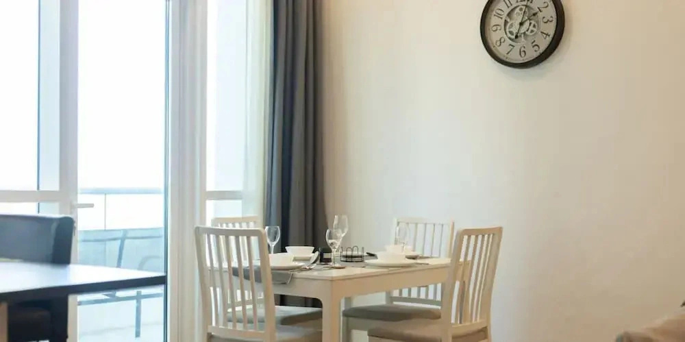 Luxury 1BR in Marina High-rise Living With Views