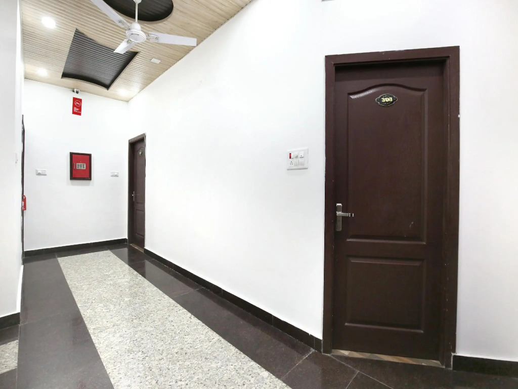 OYO 9602 Hotel Bharat Lodge