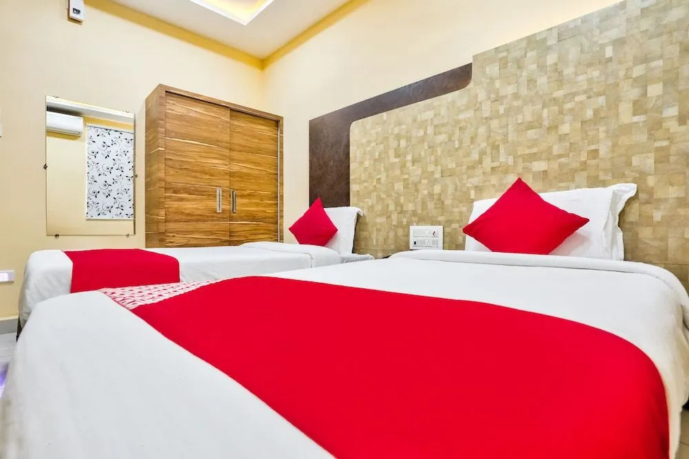 Sr Grand by OYO Rooms