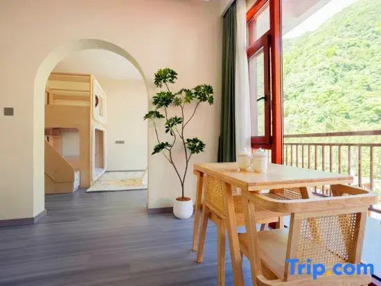 Jing No. 5 Homestay · Stream Tracing · Hidden World (Moon Bay Scenic Area)