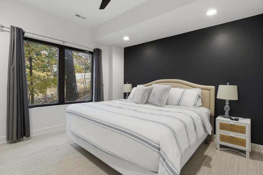 New Lakefront Home With Private Dock, Game Room & Firepit at 9MM