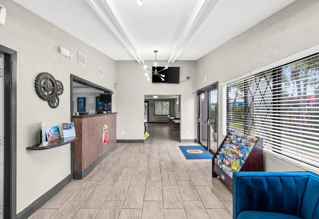 Super 8 by Wyndham Lantana West Palm Beach