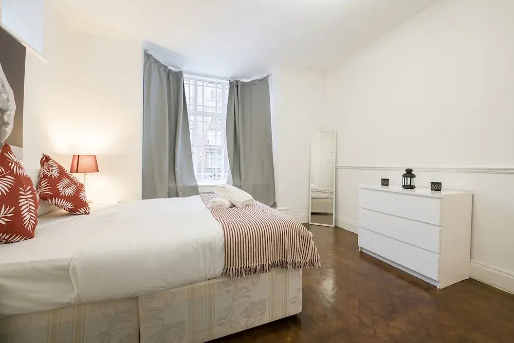 Lovely & Spacious 2 Bedroom APR Queensway