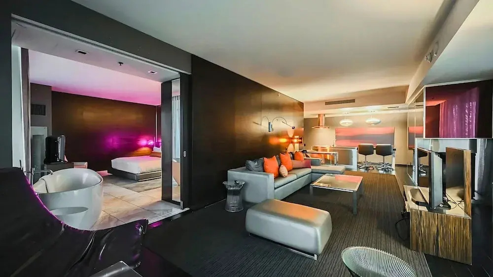 One Bedroom | 1.5 Baths & Living Room | Jet Tub – Palms Place StripSuite