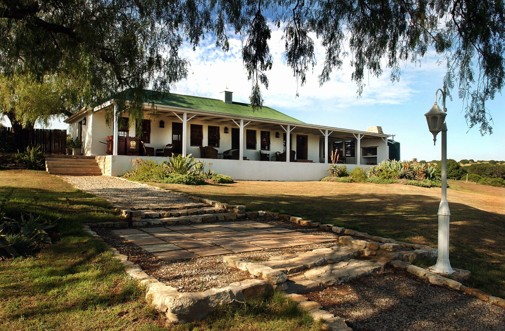 Leeuwenbosch Shearers Lodge - Amakhala Game Reserve