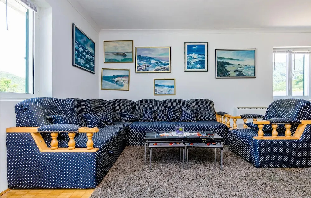 Stunning Home In Broce With Wifi