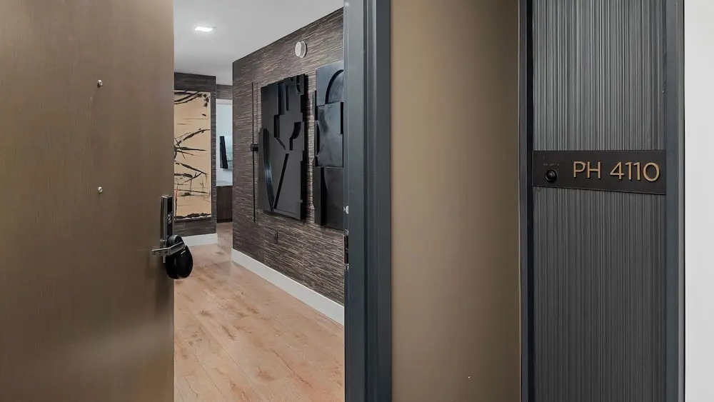 41st Floor! 2bdr w/ Luxury Amenities & Balcony Skylux Penthouse by Avantstay