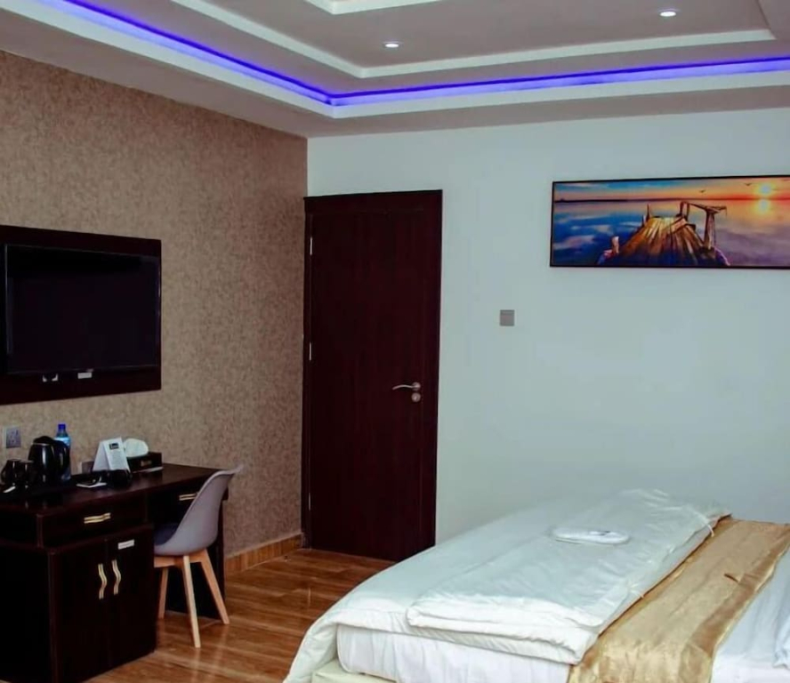 Elegant Suites by Golden Bide Jos