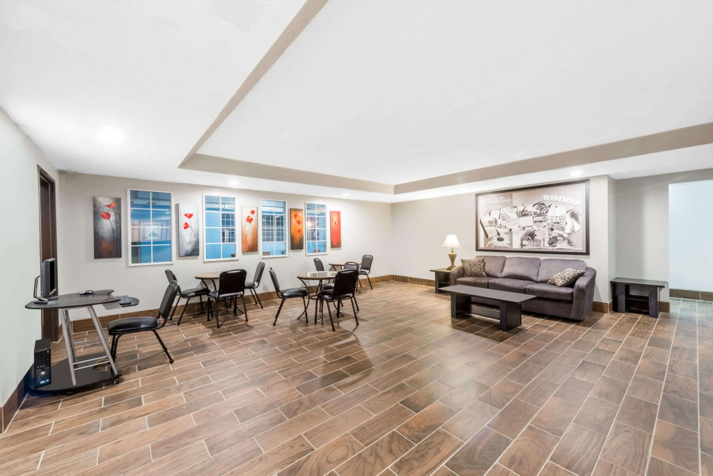 Super 8 by Wyndham Winfield-Quail Ridge Area