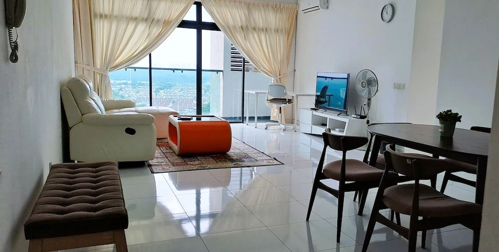 Skytrees Bukit Indah by HCK Travelers Pause 2BR 1BA 3min