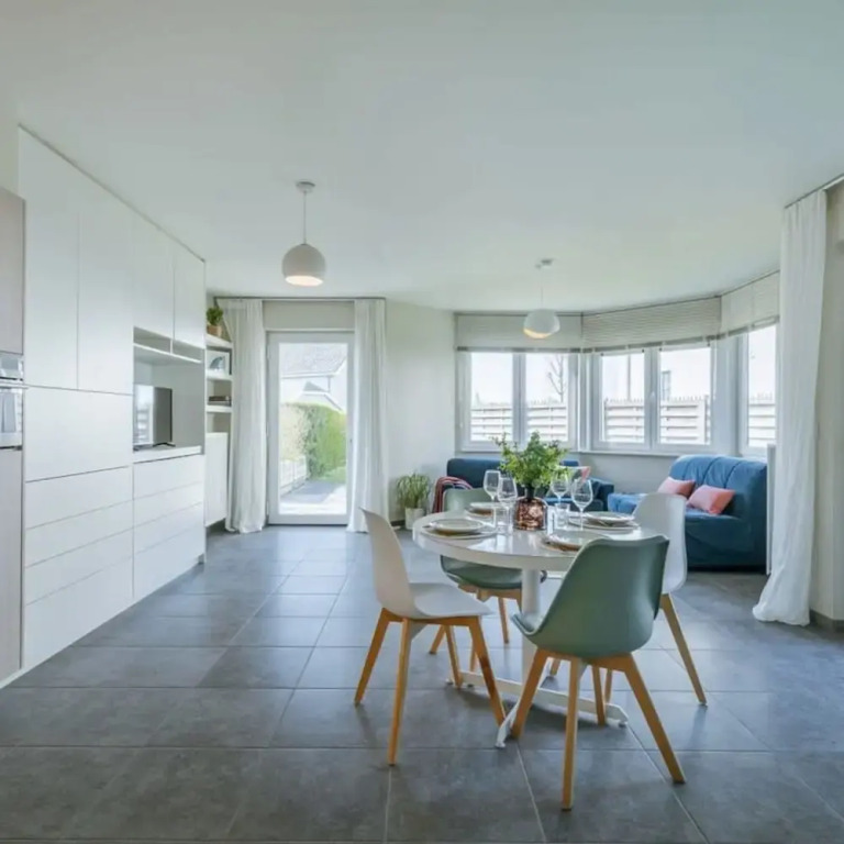 Bright Apartment With Large and Sunny Garden