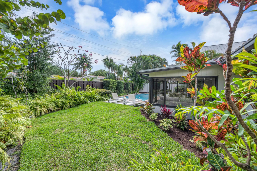 Boho Chic Heated Pool Walk To Beach Escapism at its finest Coconut Key H0MES