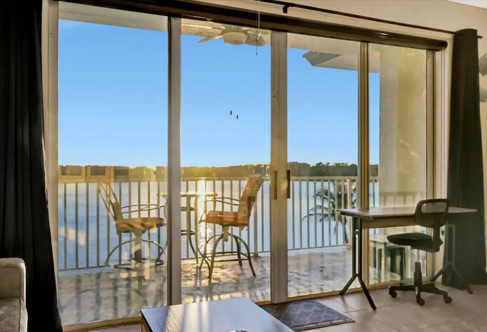Sunsets Waterview Balcony Queen Bed Heated Pool