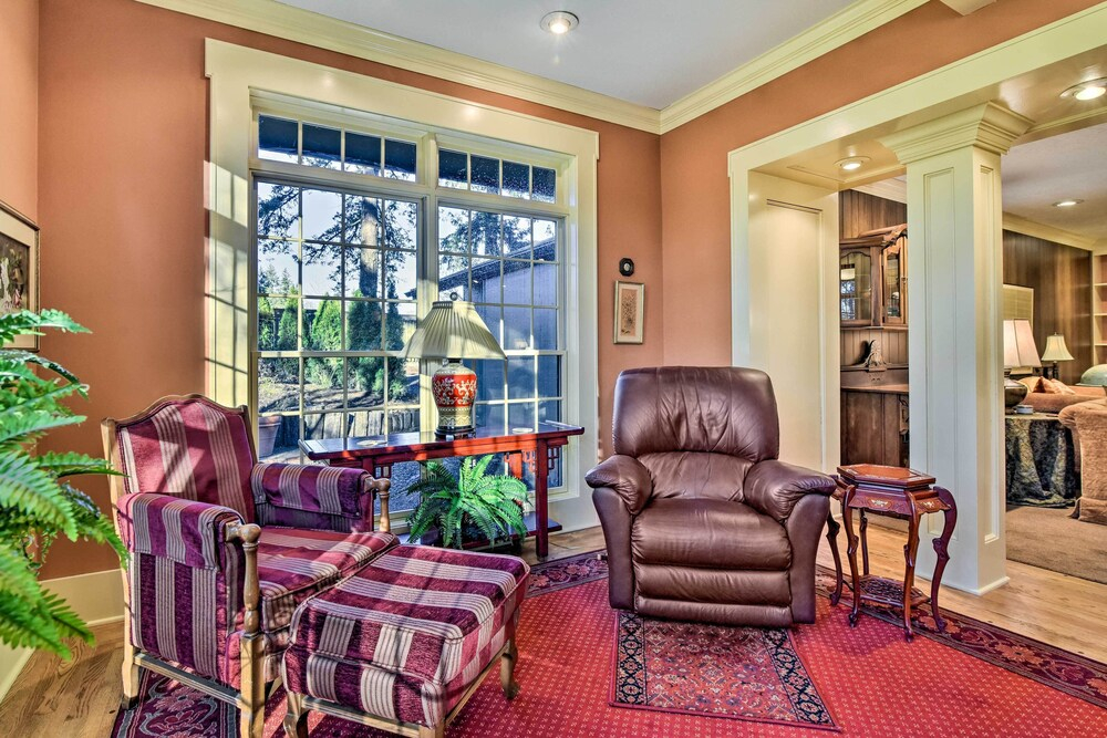 Spacious Hillsboro Home ~ 18 Mi to Portland!