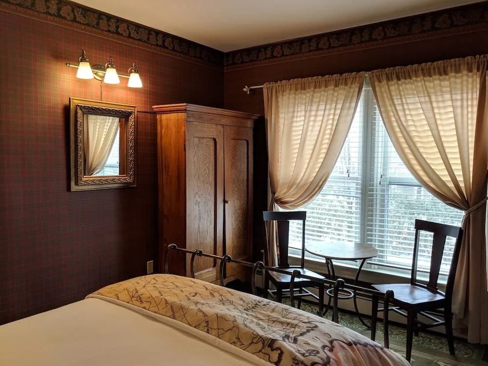 Heart of the Village Bed & Breakfast in Shelburne VT