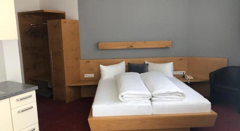 Collina Hotel  More
