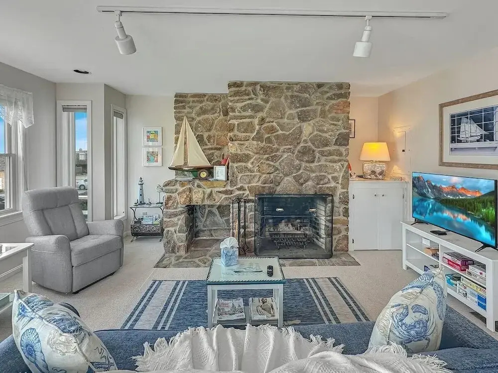 Perkins Cove Gem - Q934