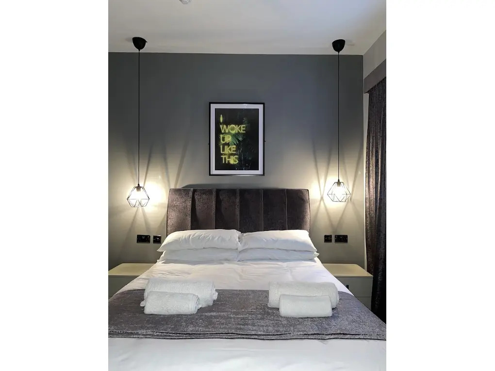 Hotel 105