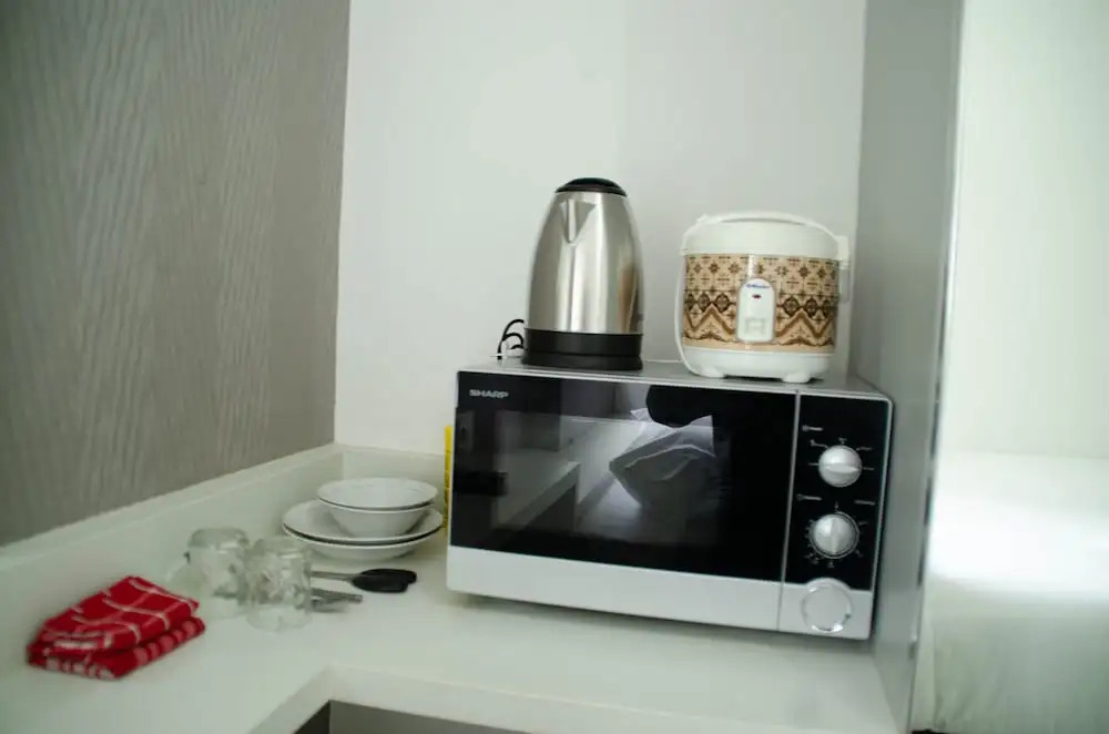 Nice Studio Apartment at Aeropolis Residence Near Cgk Airport