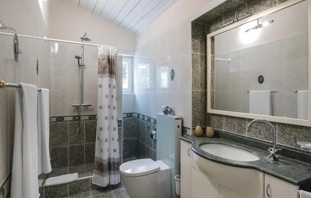 Amazing Home in Ravni with Hot Tub, WiFi & 1 Bedrooms
