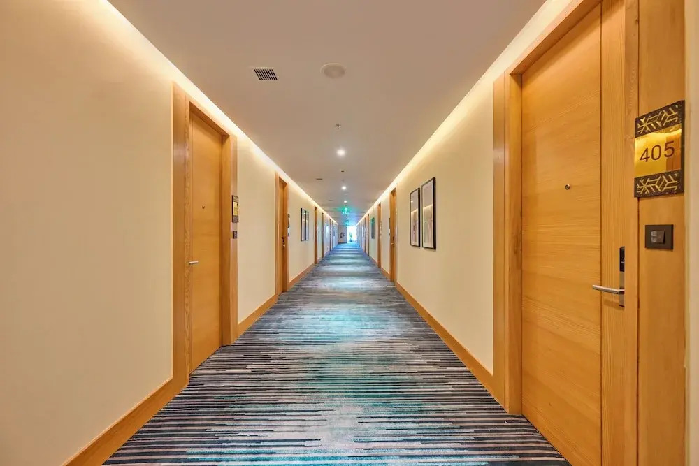 Iris Sarovar Portico