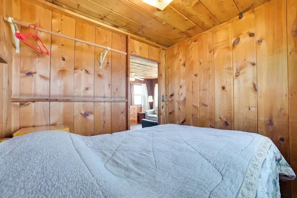 Free Boat Rentals! Beachside Les Cheneaux Cabin