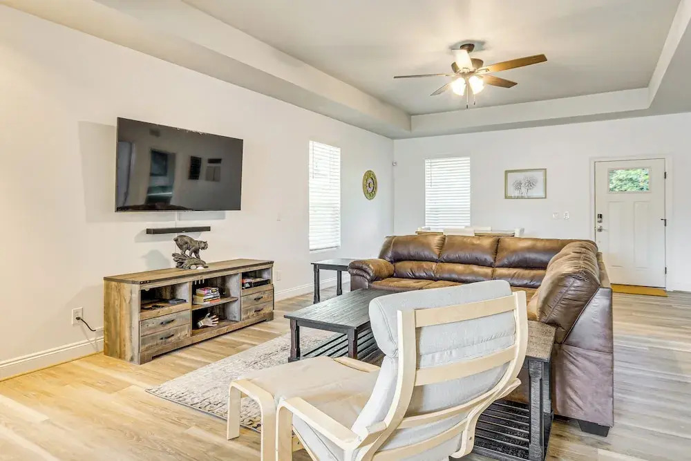 Outdoor Bar & Fire Pit: Navarre Getaway!