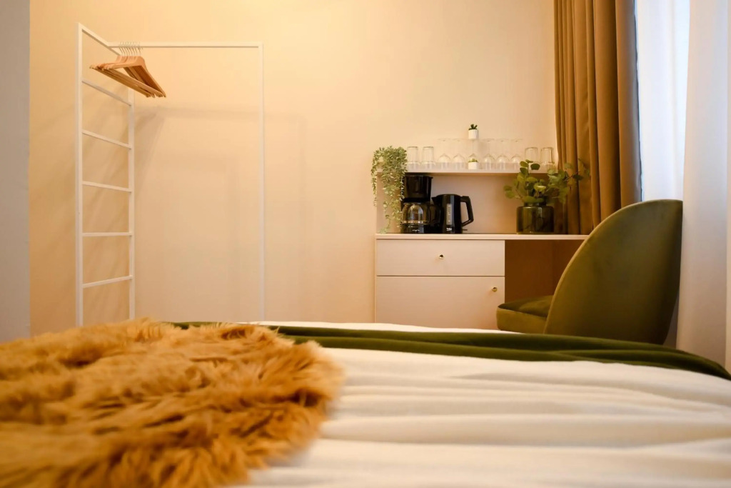 THE ALL-PINK APARTMENT - Wonderful Magheru Studio