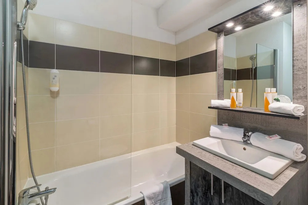 Park & Suites Confort Toulouse LHers