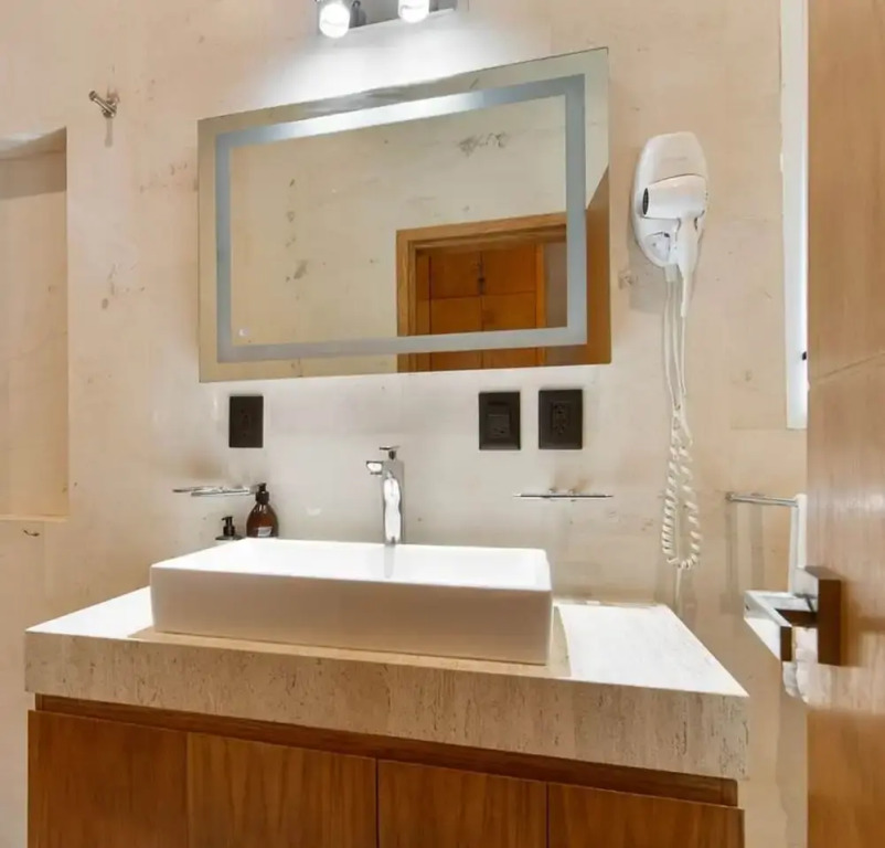 Best Spot on 5th Ave - 2BR With King Beds Style